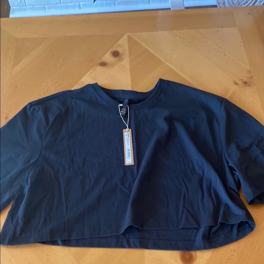 Skims Relaxed Tee Oversize Cropped T-shirt in color Onyx size Medium